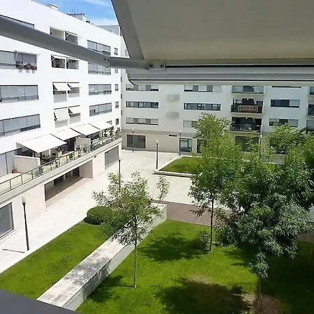 Becas House - *