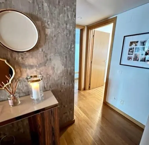 Becas House -