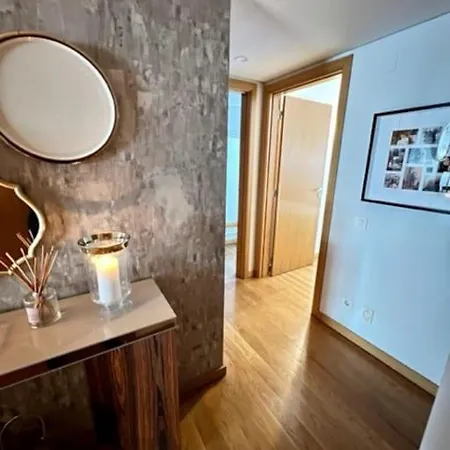 Becas House -