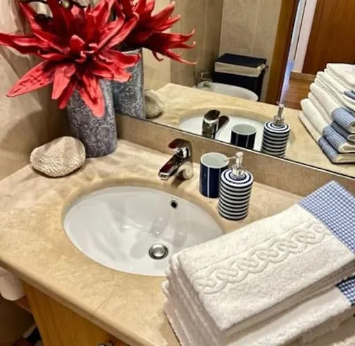 Апартаменты Becas House - *