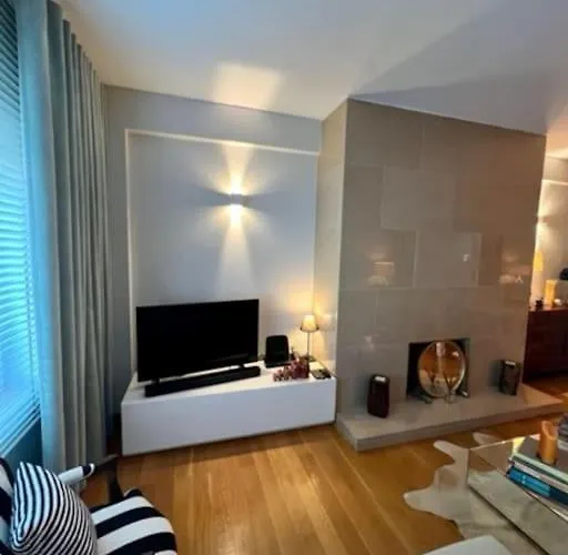Becas House -
