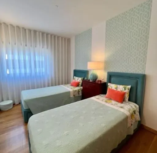 Becas House -