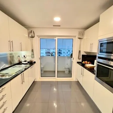 Becas House - * Lizbona